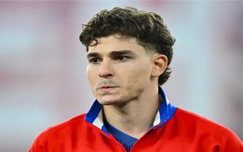 لاعب برشلونة حيلة لابورتا وديكو لحسم صفقة جوليان ألفاريز